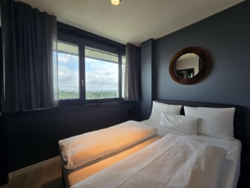 Stuttgarts Finest: Exklusives Appartement in der Cloud N°7 - Schlafzimmer (5672)