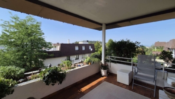 Großzügige 2 Zimmerwohnung mit herrlichem Balkon, 71229 Leonberg, Etagenwohnung