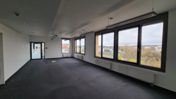 Helle Büroflächen im Zentrum – sofort frei! - Großraumbüro (6214)