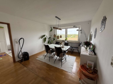 3,5 Zimmerwohnung mit Balkon und schöner Aussicht, 70488 Stuttgart, Etagenwohnung